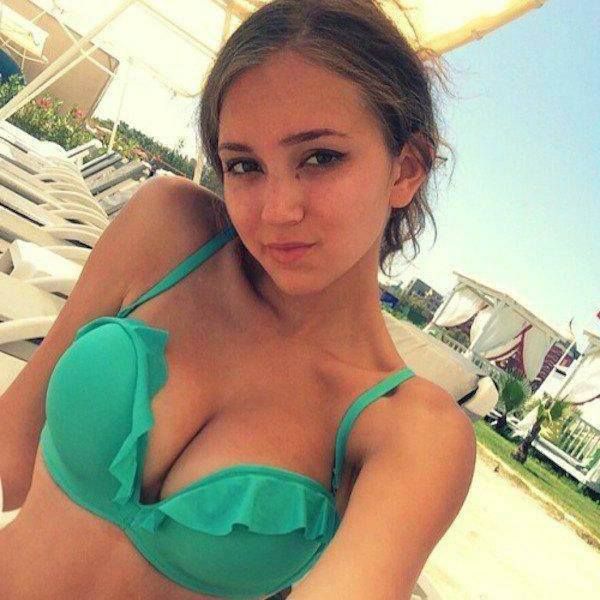 Heisse Show im Webchat mit diesem Amateurgirl und ihren sexy Brüsten